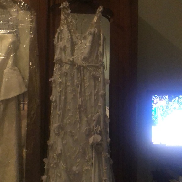 Designer formal gown by Marchesa Notte. - Picture 1 of 4